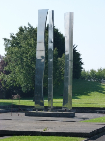 <span class="semi"><a href="/artwork/view/74">Sails ( Sculpture )</a></span>